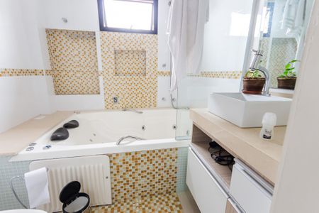 Apartamento à venda com 146m², 3 quartos e 4 vagas Apartamento à venda com 146m², 3 quartos e 4 vagasBanheiro da Suíte 2