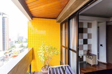 Apartamento à venda com 146m², 3 quartos e 4 vagas Apartamento à venda com 146m², 3 quartos e 4 vagasVaranda