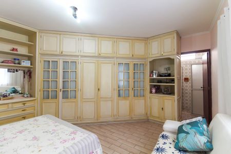 Casa à venda com 191m², 4 quartos e 3 vagasSuíte