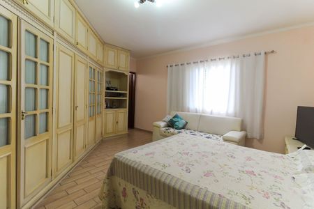 Casa à venda com 191m², 4 quartos e 3 vagasSuíte