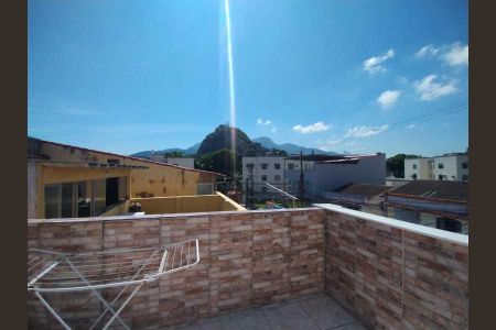 Casa de condomínio à venda com 176m², 3 quartos e 1 vaga