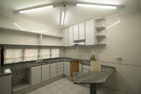Casa à venda com 360m², 6 quartos e 2 vagas Casa à venda com 360m², 6 quartos e 2 vagasCozinha 2