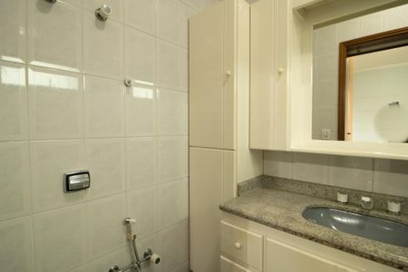 Casa à venda com 360m², 6 quartos e 2 vagas Casa à venda com 360m², 6 quartos e 2 vagasBanheiro da Suíte 3