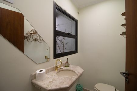 Casa à venda com 360m², 6 quartos e 2 vagas Casa à venda com 360m², 6 quartos e 2 vagasLavabo 2