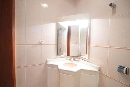 Casa à venda com 360m², 6 quartos e 2 vagas Casa à venda com 360m², 6 quartos e 2 vagasBanheiro da Suíte 1