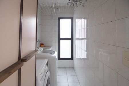 Casa à venda com 360m², 6 quartos e 2 vagas Casa à venda com 360m², 6 quartos e 2 vagasÁrea de Serviço