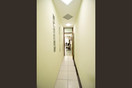 Casa à venda com 360m², 6 quartos e 2 vagas Casa à venda com 360m², 6 quartos e 2 vagasCorredor