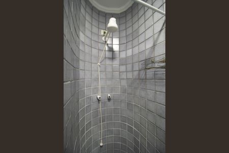 Casa à venda com 360m², 6 quartos e 2 vagas Casa à venda com 360m², 6 quartos e 2 vagasBanheiro