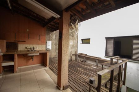 Casa à venda com 360m², 6 quartos e 2 vagas Casa à venda com 360m², 6 quartos e 2 vagasChurrasqueira