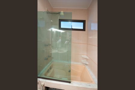 Casa à venda com 360m², 6 quartos e 2 vagas Casa à venda com 360m², 6 quartos e 2 vagasBanheiro da Suíte 1