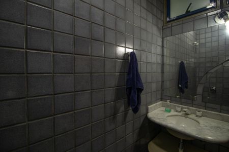 Casa à venda com 360m², 6 quartos e 2 vagas Casa à venda com 360m², 6 quartos e 2 vagasBanheiro