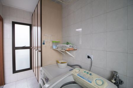 Casa à venda com 360m², 6 quartos e 2 vagas Casa à venda com 360m², 6 quartos e 2 vagasÁrea de Serviço