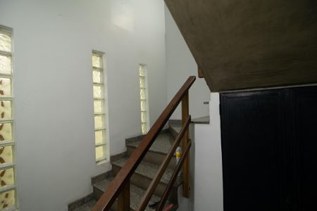 Casa à venda com 360m², 6 quartos e 2 vagas Casa à venda com 360m², 6 quartos e 2 vagasEscadas