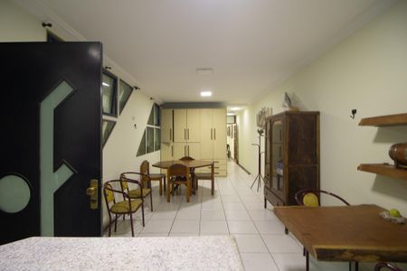 Casa à venda com 360m², 6 quartos e 2 vagas Casa à venda com 360m², 6 quartos e 2 vagasCozinha