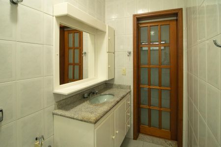 Casa à venda com 360m², 6 quartos e 2 vagas Casa à venda com 360m², 6 quartos e 2 vagasBanheiro da Suíte 4