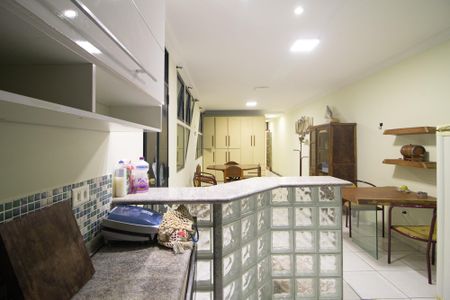 Casa à venda com 360m², 6 quartos e 2 vagas Casa à venda com 360m², 6 quartos e 2 vagasCozinha