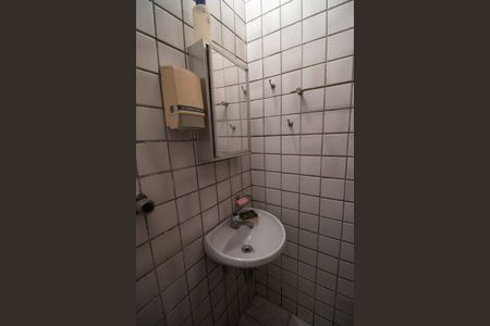 Casa à venda com 360m², 6 quartos e 2 vagas Casa à venda com 360m², 6 quartos e 2 vagasBanheiro 2