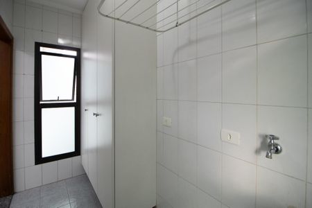 Casa à venda com 360m², 6 quartos e 2 vagas Casa à venda com 360m², 6 quartos e 2 vagasÁrea de Serviço 2