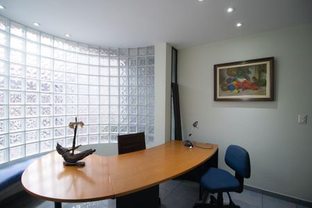 Casa à venda com 360m², 6 quartos e 2 vagas Casa à venda com 360m², 6 quartos e 2 vagasSala 1