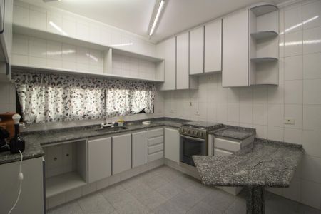 Casa à venda com 360m², 6 quartos e 2 vagas Casa à venda com 360m², 6 quartos e 2 vagasCozinha 3