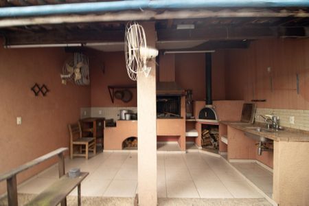 Casa à venda com 360m², 6 quartos e 2 vagas Casa à venda com 360m², 6 quartos e 2 vagasChurrasqueira