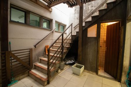 Casa à venda com 360m², 6 quartos e 2 vagas Casa à venda com 360m², 6 quartos e 2 vagasCorredor