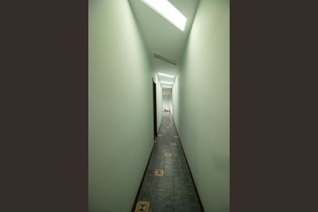 Casa à venda com 360m², 6 quartos e 2 vagas Casa à venda com 360m², 6 quartos e 2 vagasCorredor