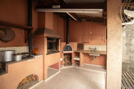 Casa à venda com 360m², 6 quartos e 2 vagas Casa à venda com 360m², 6 quartos e 2 vagasChurrasqueira