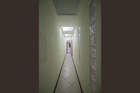 Casa à venda com 360m², 6 quartos e 2 vagas Casa à venda com 360m², 6 quartos e 2 vagasCorredor