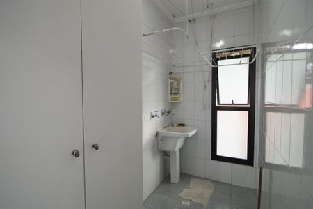 Casa à venda com 360m², 6 quartos e 2 vagas Casa à venda com 360m², 6 quartos e 2 vagasÁrea de Serviço 2