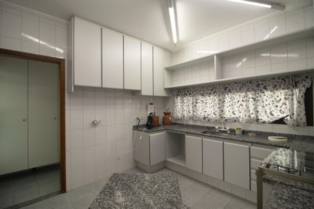 Casa à venda com 360m², 6 quartos e 2 vagas Casa à venda com 360m², 6 quartos e 2 vagasCozinha 3