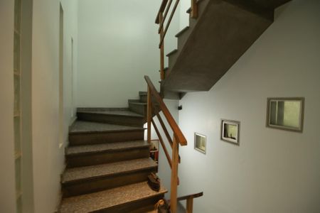 Casa à venda com 360m², 6 quartos e 2 vagas Casa à venda com 360m², 6 quartos e 2 vagasEscadas