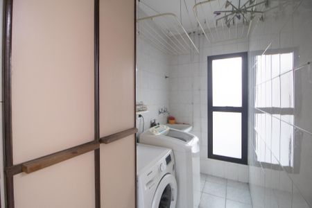 Casa à venda com 360m², 6 quartos e 2 vagas Casa à venda com 360m², 6 quartos e 2 vagasÁrea de Serviço