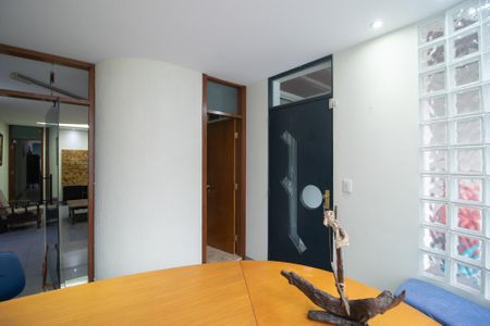 Casa à venda com 360m², 6 quartos e 2 vagas Casa à venda com 360m², 6 quartos e 2 vagasSala 1