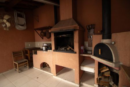 Casa à venda com 360m², 6 quartos e 2 vagas Casa à venda com 360m², 6 quartos e 2 vagasChurrasqueira