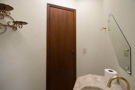 Casa à venda com 360m², 6 quartos e 2 vagas Casa à venda com 360m², 6 quartos e 2 vagasLavabo 2