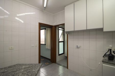 Casa à venda com 360m², 6 quartos e 2 vagas Casa à venda com 360m², 6 quartos e 2 vagasCozinha 3