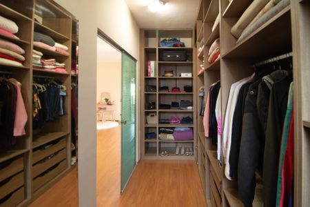 Casa à venda com 400m², 3 quartos e 2 vagas Casa à venda com 400m², 3 quartos e 2 vagasCloset da suíte