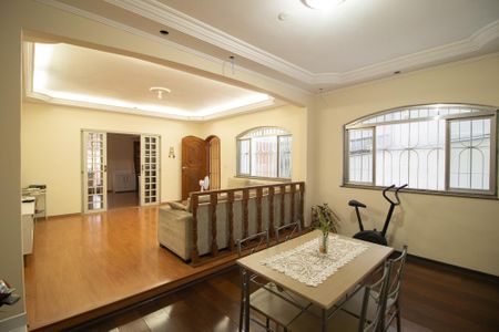 Casa à venda com 400m², 3 quartos e 2 vagas Casa à venda com 400m², 3 quartos e 2 vagasSala 1