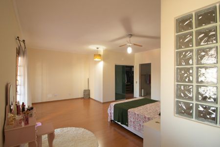 Casa à venda com 400m², 3 quartos e 2 vagas Casa à venda com 400m², 3 quartos e 2 vagasSuíte