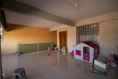 Casa à venda com 400m², 3 quartos e 2 vagas Casa à venda com 400m², 3 quartos e 2 vagasVaranda da Sala