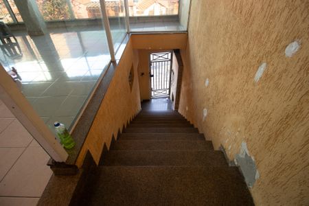 Casa à venda com 400m², 3 quartos e 2 vagas Casa à venda com 400m², 3 quartos e 2 vagasEscada