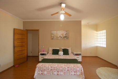 Casa à venda com 400m², 3 quartos e 2 vagas Casa à venda com 400m², 3 quartos e 2 vagasSuíte