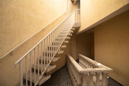 Casa à venda com 400m², 3 quartos e 2 vagas Casa à venda com 400m², 3 quartos e 2 vagasEscada