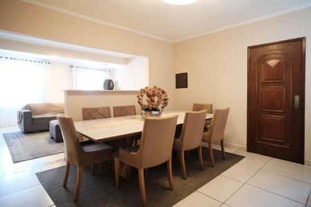 Casa à venda com 190m², 2 quartos e 5 vagasSala