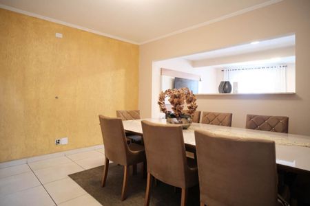 Casa à venda com 190m², 2 quartos e 5 vagasSala