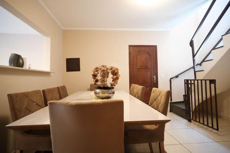 Casa à venda com 190m², 2 quartos e 5 vagasSala