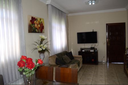 Casa à venda com 360m², 3 quartos e 4 vagasDetalhe Sala