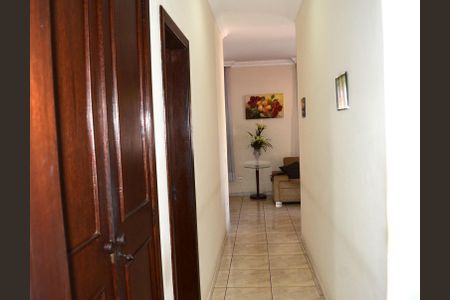 Casa à venda com 360m², 3 quartos e 4 vagasCorredor