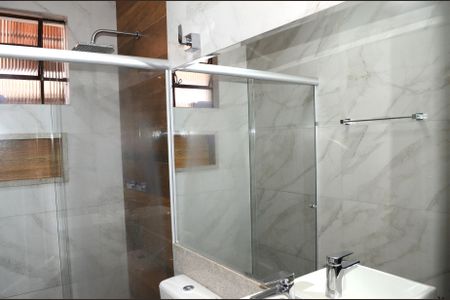 Casa à venda com 360m², 3 quartos e 4 vagasBanheiro Corredor